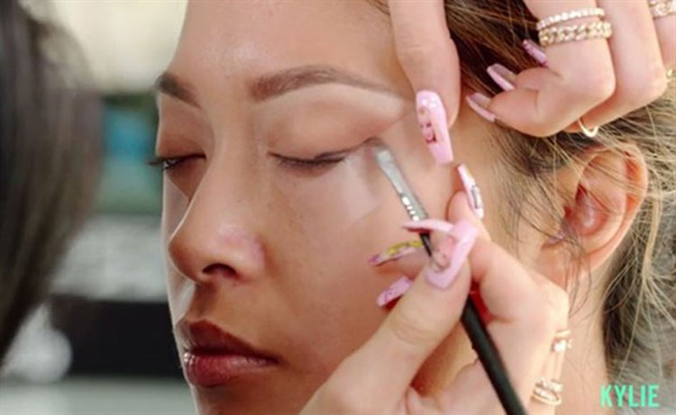 Kylie Jenner makeup trick - step 2