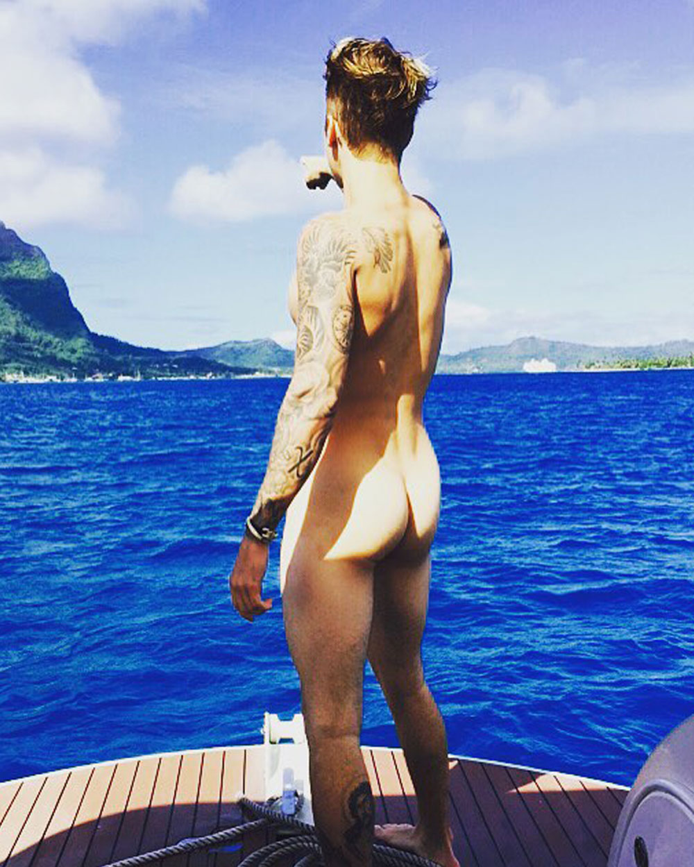 Justin Beiber, nude in Bora Bora