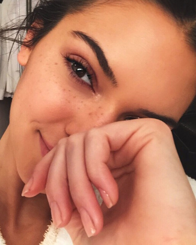 Kendall-Jenner-Clear-Skin-FEATURE